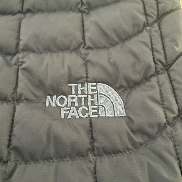The North Face Black Puffer Vest - Picture 3 of 6